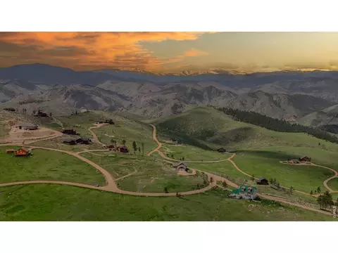 181 Meadow Mountain Dr, Livermore, CO 80536