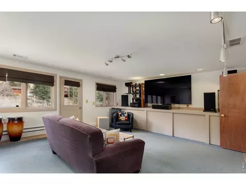 Living - 655 Kiowa Rd, Lyons, CO 80540 photo 5 of 6