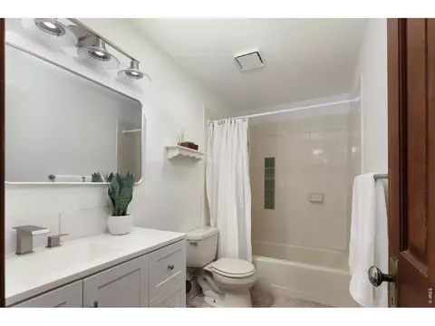 Bath - 655 Kiowa Rd, Lyons, CO 80540 photo 3 of 3