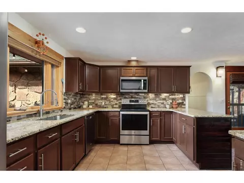 Kitchen - 655 Kiowa Rd, Lyons, CO 80540 photo 1 of 5