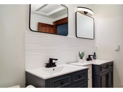 Bath - 655 Kiowa Rd, Lyons, CO 80540 photo 1 of 3