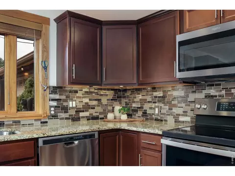 Kitchen - 655 Kiowa Rd, Lyons, CO 80540 photo 2 of 5
