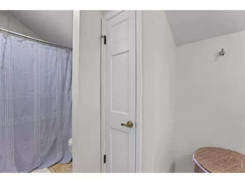 Bath - 5433 La Plata Cir, Boulder, CO 80301 photo 3 of 4