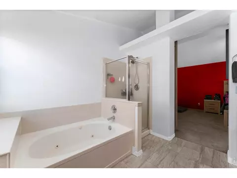 Bath - 10473 Sunburst Ave, Longmont, CO 80504 photo 3 of 5