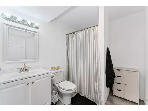 Bath - 10473 Sunburst Ave, Longmont, CO 80504 photo 5 of 5