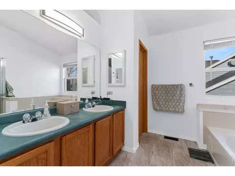 Bath - 10473 Sunburst Ave, Longmont, CO 80504 photo 2 of 5