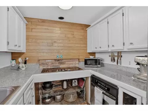 Kitchen - 760 Hickory Dr, Lyons, CO 80540 photo 2 of 4