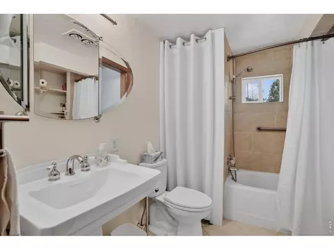 Bath - 760 Hickory Dr, Lyons, CO 80540 photo 1 of 1
