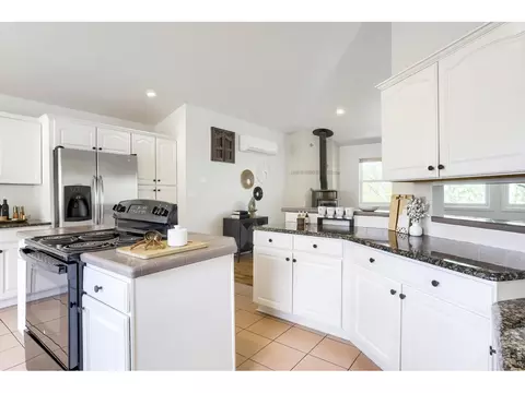 Kitchen - 122 Longs Peak Dr, Lyons, CO 80540 photo 1 of 3
