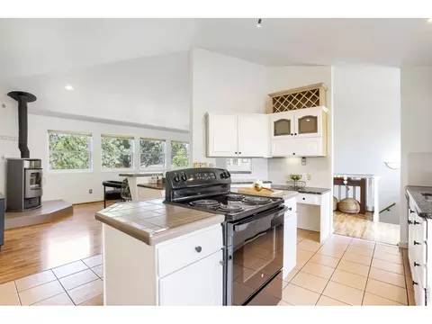 Kitchen - 122 Longs Peak Dr, Lyons, CO 80540 photo 2 of 3