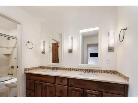 Bath - 2125 11th St, Boulder, CO 80302 photo 3 of 5