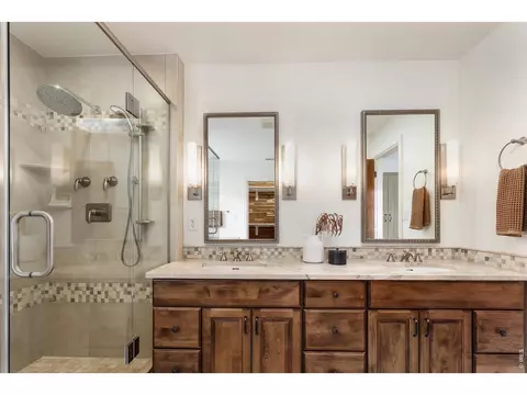 Bath - 2125 11th St, Boulder, CO 80302 photo 2 of 5