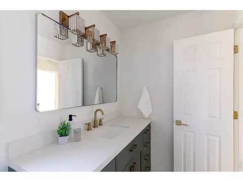 Bath - 6836 Idylwild Ct, Boulder, CO 80301 photo 2 of 3