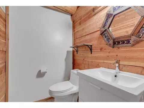 Bath - 679 Cougar Dr, Boulder, CO 80302 photo 2 of 4