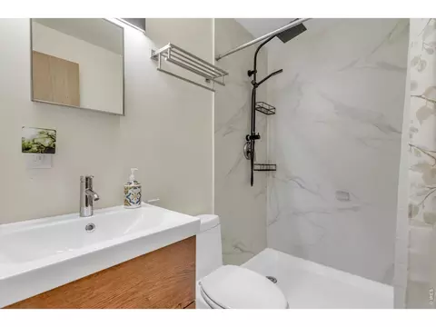 Bath - 679 Cougar Dr, Boulder, CO 80302 photo 4 of 4