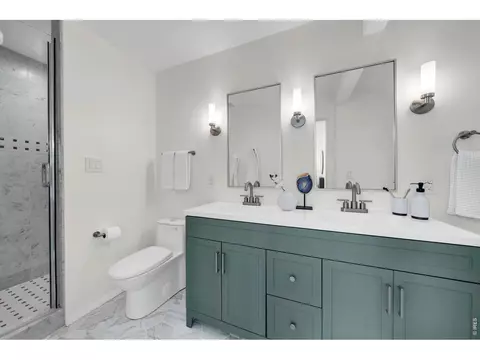 Bath - 3545 Clover Cir, Boulder, CO 80304 photo 1 of 4