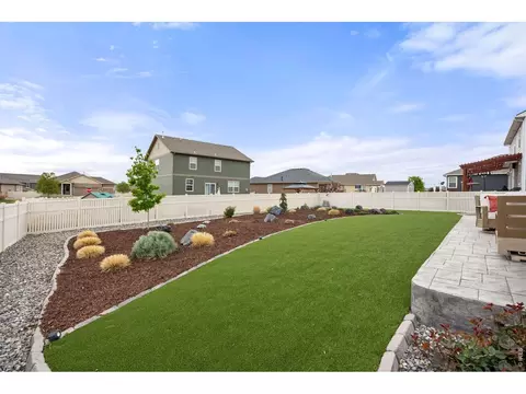 Exterior - 5400 Silverleaf Ave, Longmont, CO 80504 photo 7 of 11