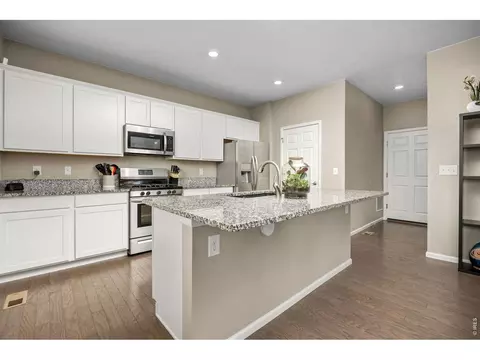 Kitchen - 5400 Silverleaf Ave, Longmont, CO 80504 photo 3 of 3