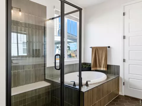 Bath - 1181 Nathan Pl, Lafayette, CO 80026 photo 3 of 6