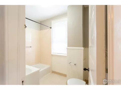 Bath - 1125 10th St, Boulder, CO 80302 photo 2 of 3