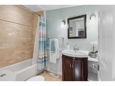Bath - 936 6th St, Berthoud, CO 80513 photo 2 of 2