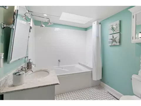 Bath - 936 6th St, Berthoud, CO 80513 photo 1 of 2