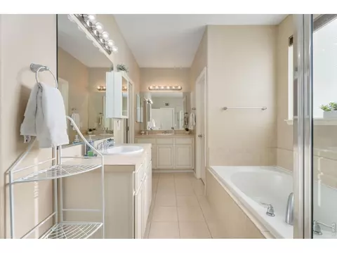 Bath - 2084 Bayfront Dr, Windsor, CO 80550 photo 2 of 4