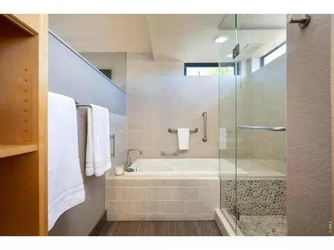 Bath - 812 Walnut St #F, Boulder, CO 80302 photo 3 of 6