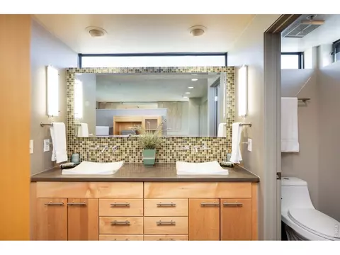 Bath - 812 Walnut St #F, Boulder, CO 80302 photo 1 of 6