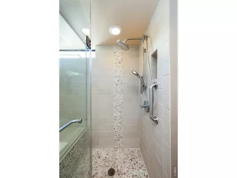 Bath - 812 Walnut St #F, Boulder, CO 80302 photo 4 of 6