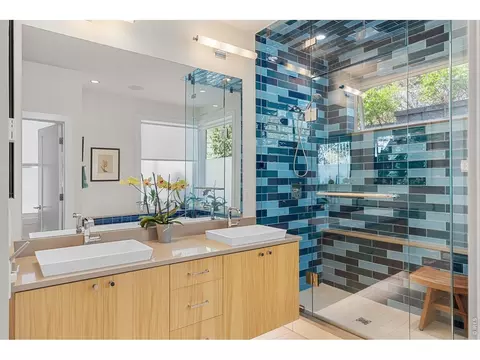 Bath - 3123 3rd St, Boulder, CO 80304 photo 3 of 5