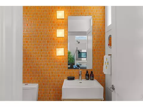Bath - 3123 3rd St, Boulder, CO 80304 photo 4 of 5