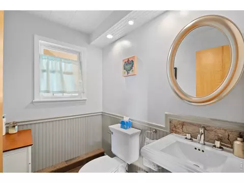 Bath - 526 Brook Rd, Boulder, CO 80302 photo 2 of 3