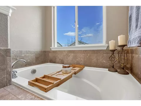 Bath - 5225 Carmon Dr, Windsor, CO 80550 photo 2 of 5