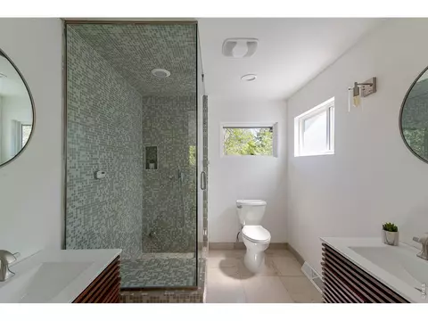 Bath - 6862 Roaring Fork Trl, Boulder, CO 80301 photo 2 of 4