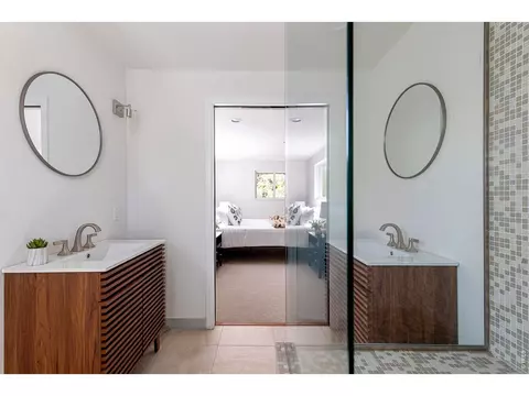 Bath - 6862 Roaring Fork Trl, Boulder, CO 80301 photo 1 of 4