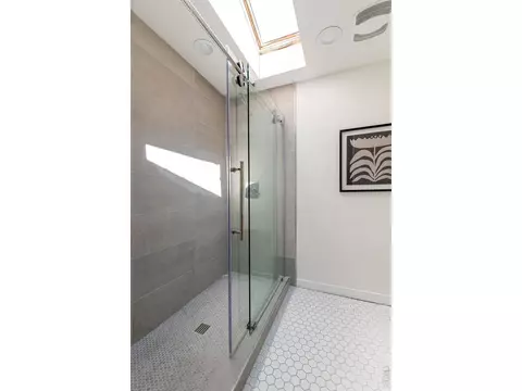 Bath - 6862 Roaring Fork Trl, Boulder, CO 80301 photo 3 of 4