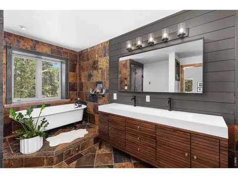 Bath - 187 Lynx Dr, Ward, CO 80481 photo 4 of 7