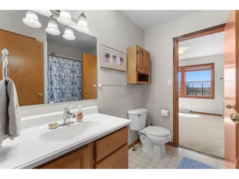 Bath - 108 Bothun Rd, Berthoud, CO 80513 photo 1 of 3