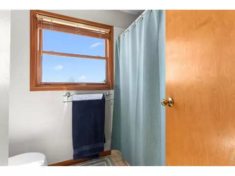 Bath - 108 Bothun Rd, Berthoud, CO 80513 photo 3 of 3