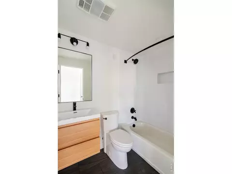 Bath - 255 Linden Dr, Boulder, CO 80304 photo 2 of 3