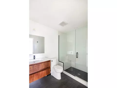 Bath - 255 Linden Dr, Boulder, CO 80304 photo 1 of 3