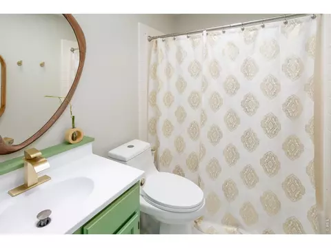 Bath - 656 Jasper Dr, Lyons, CO 80540 photo 2 of 3
