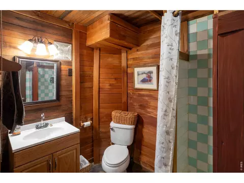 Bath - 656 Jasper Dr, Lyons, CO 80540 photo 1 of 3