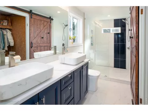 Bath - 656 Jasper Dr, Lyons, CO 80540 photo 3 of 3