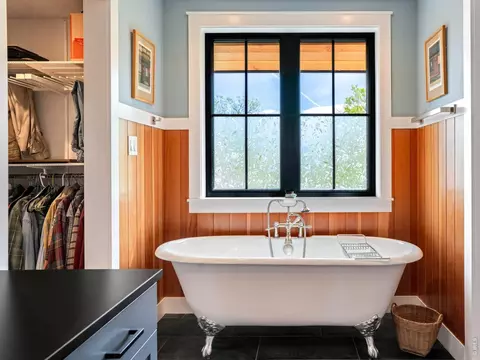 Bath - 1321 9th St #A, Boulder, CO 80302 photo 4 of 5