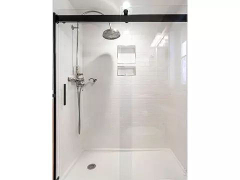 Bath - 1321 9th St #A, Boulder, CO 80302 photo 2 of 5