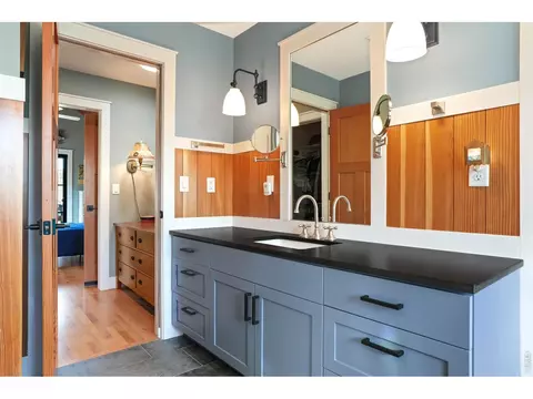 Bath - 1321 9th St #A, Boulder, CO 80302 photo 3 of 5