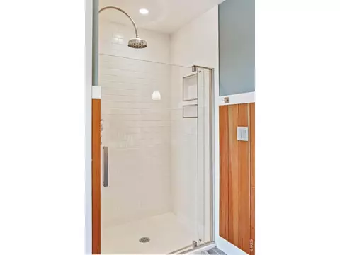 Bath - 1321 9th St #A, Boulder, CO 80302 photo 5 of 5