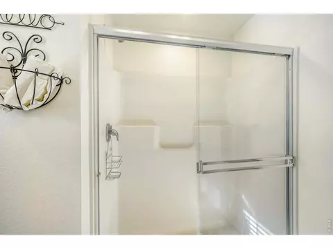 Bath - 1690 Whiteley Dr, Windsor, CO 80550 photo 3 of 4
